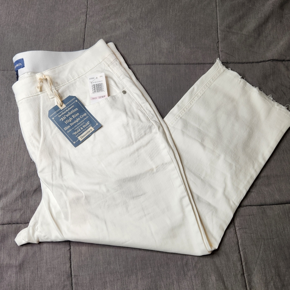 Democracy "Ab"solution High Rise Slim Straight PETITE Crop White Pants